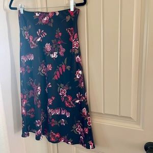 NEW size 4 S Beautiful Women’s Black Floral Midi Skirt Valentine